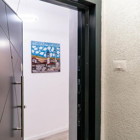 Signature Apartment 8 Tirana Bagian luar foto